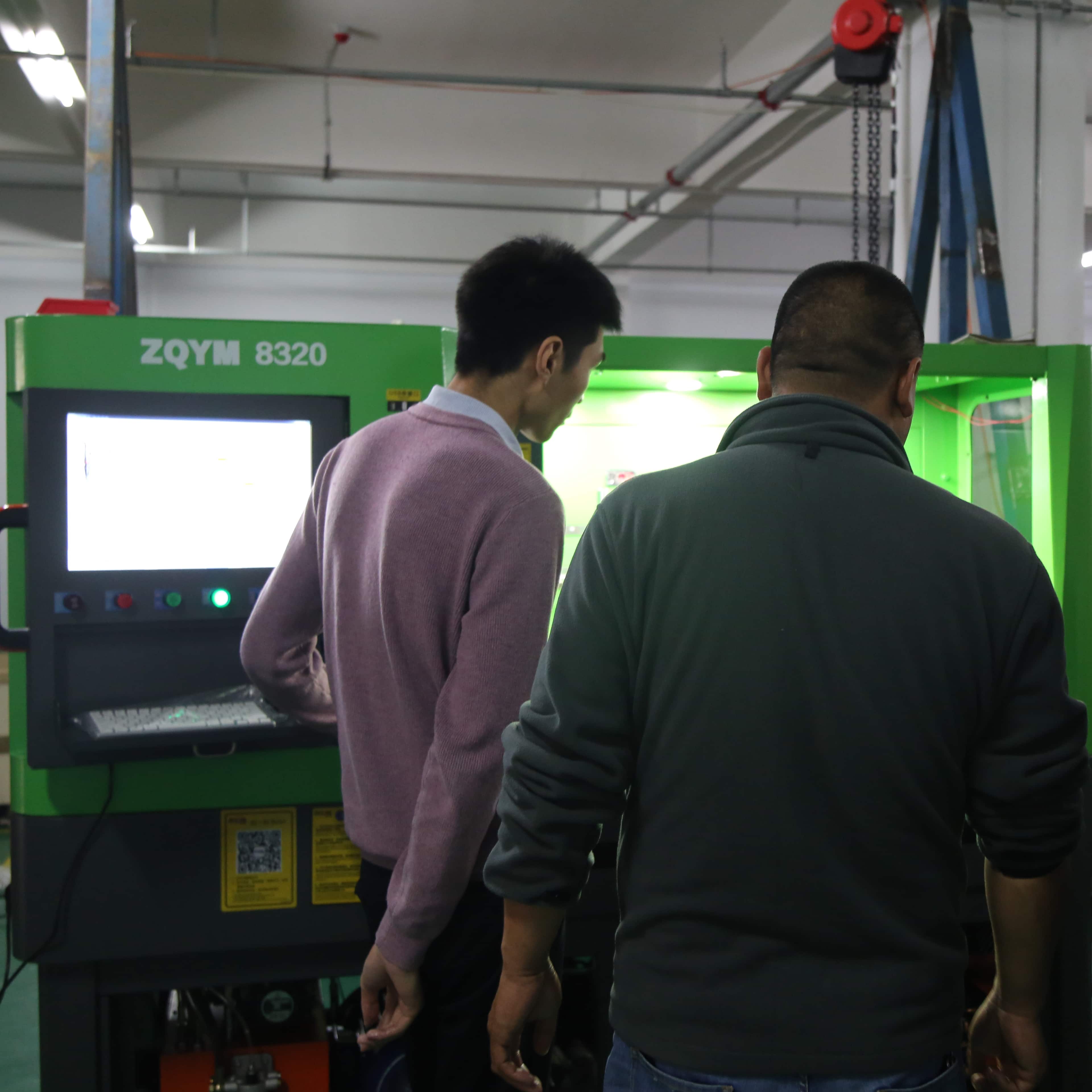 Customers visit the factory - Image 3
